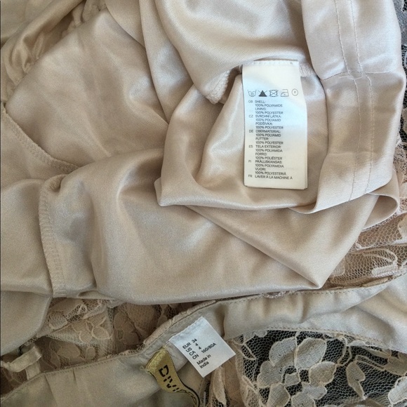 H&M Divided beige lace dress size 4 brand new - Picture 6 of 7